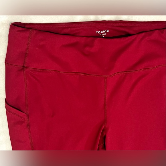 Torrid Active Women's Beautiful Deep Red Leggings with Pockets Size 3 / 3X - Picture 6 of 15